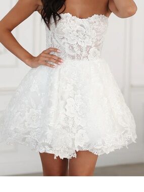 UNTAMED PETALS BY AMANDA JUDGE Strapless White Lace Party Dress